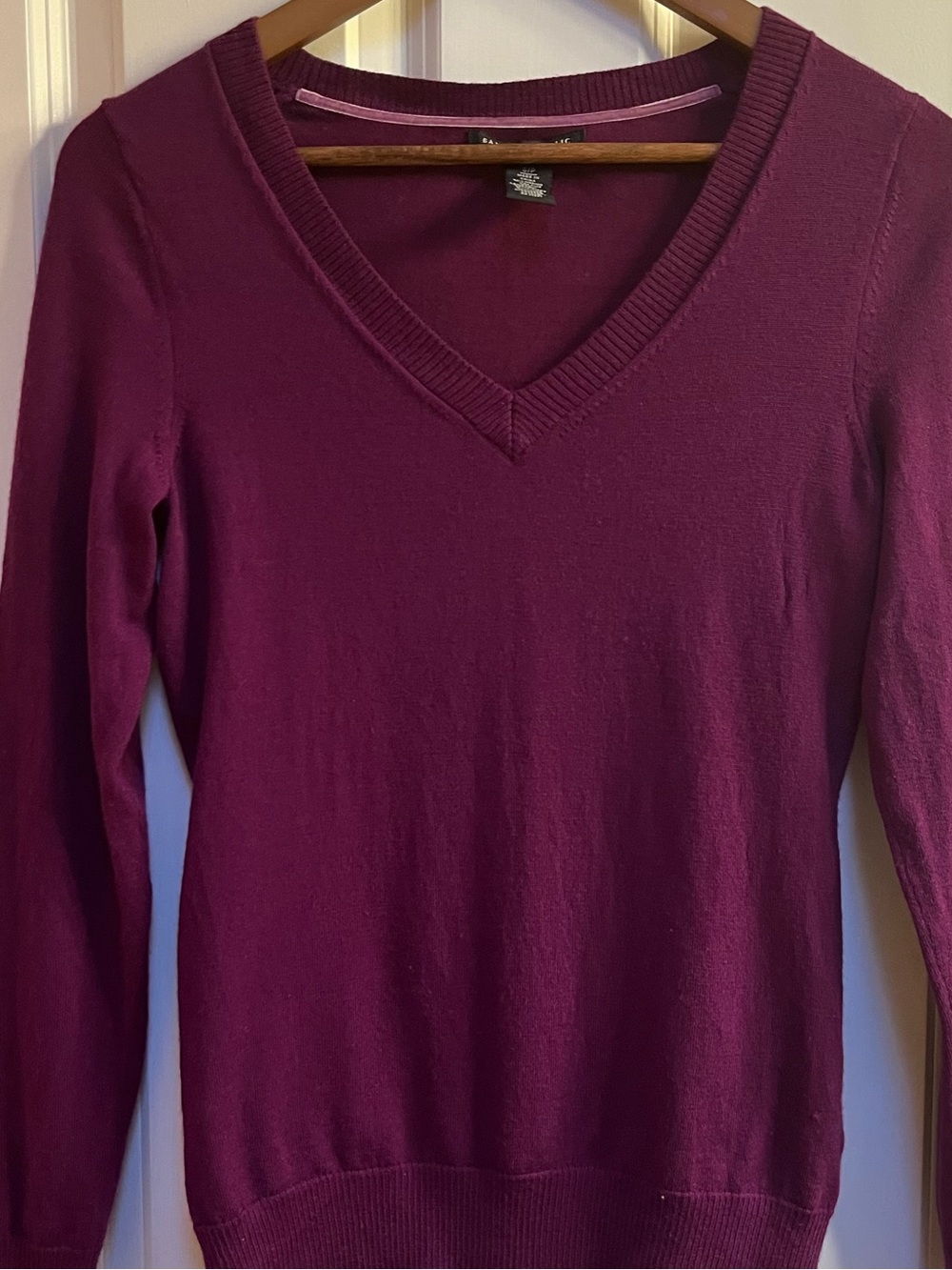 Banana Rep. V-Neck - S 
80% Extra Fine Merino Wool